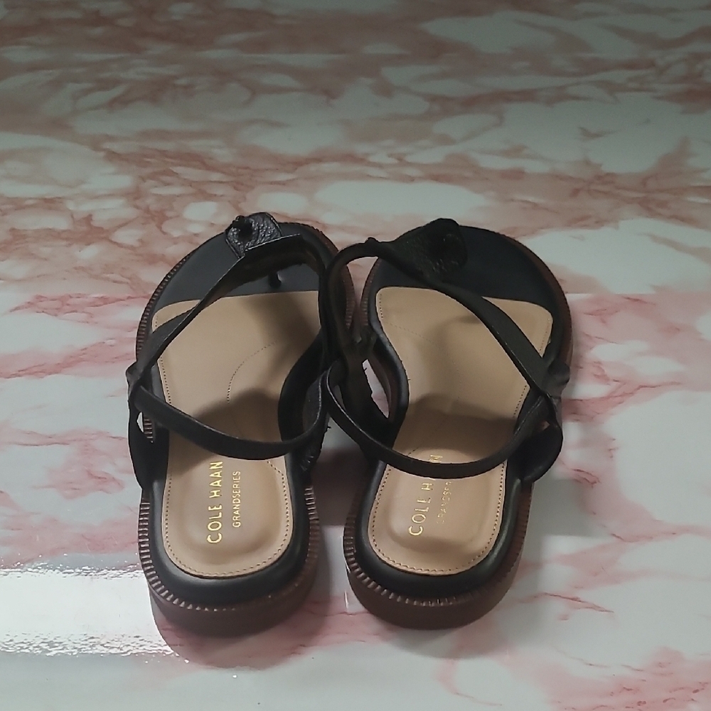 EUC Cole Haan Graud 360 Black Leather T-Strap Winslet Sandals Sz 8.5B - Picture 4 of 7